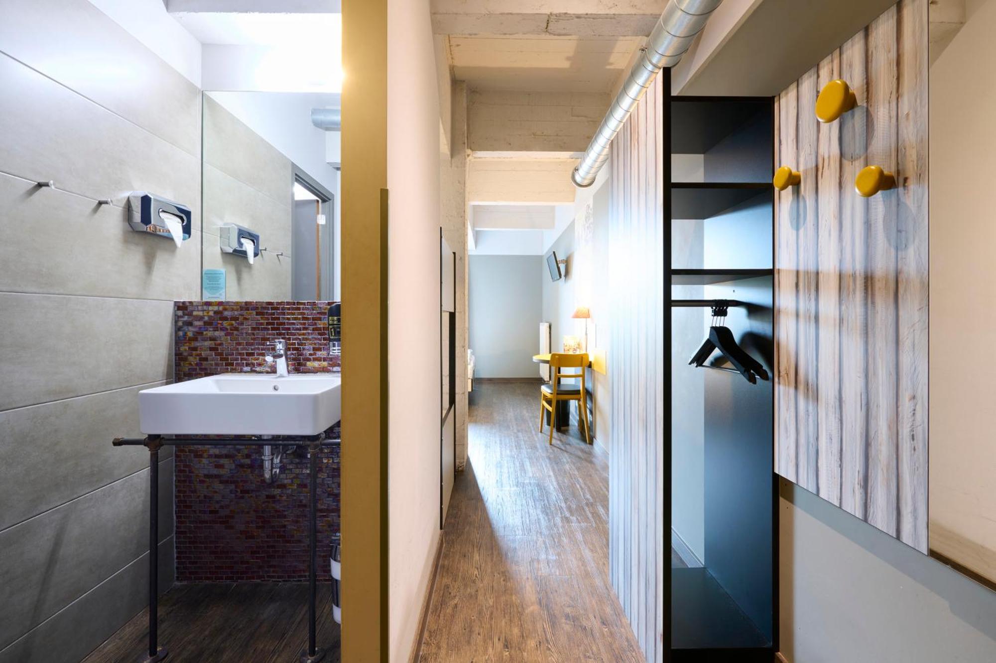 Meininger Hotels Bruxelles City Center Sint-Jans-Molenbeek Exterior photo